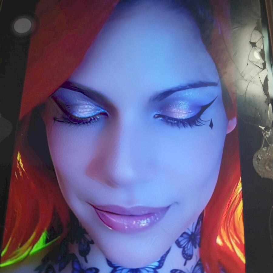latina red music f BuzzCast profile